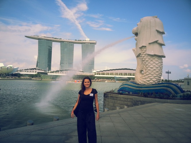 En Singapur, con el hotel Marina Bay Sands al fondo
